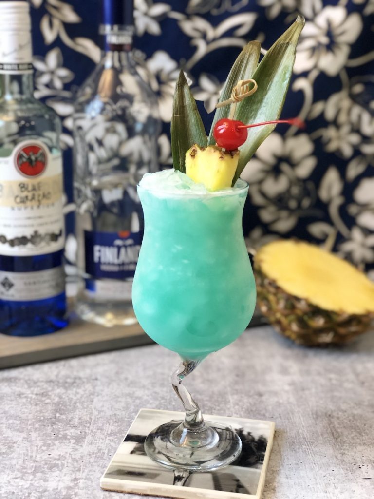 coctel blue hawaii