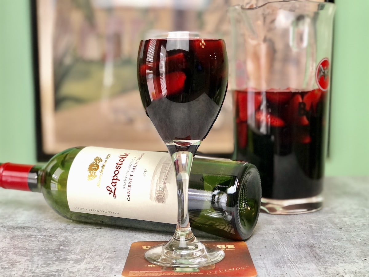Borgoña - Ponche Chileno de Frutillas y Vino Tinto